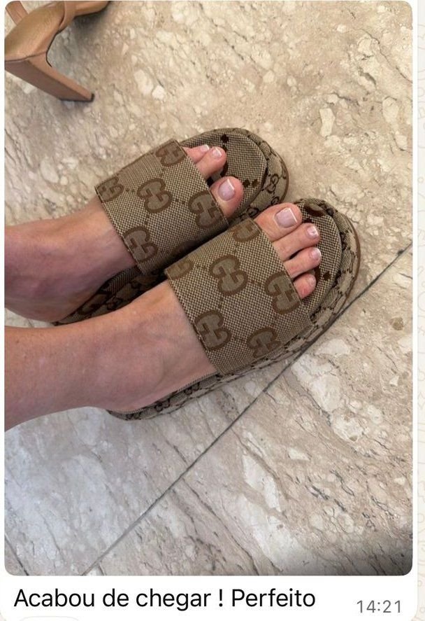 Print de WhatsApp: sandália Gucci recebida, cliente diz perfeito